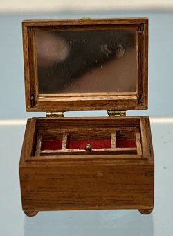 (image for) Walnut Jewelry box