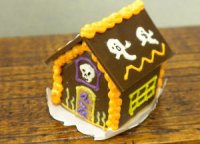 (image for) Haunted House Cake