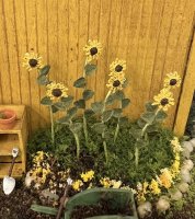 (image for) 1/48" Scale Sunflower Sue Sunflower Patch