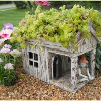 (image for) Wooden House Planter