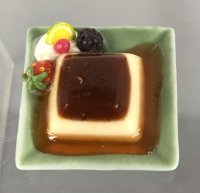 (image for) Dessert on a green ceramic plate