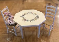 (image for) Cream Colored Hexagon Table and Chairs