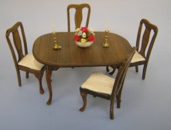 1/24th Dining Room Table and Four Chairs