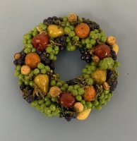 (image for) Christmas Wreath Covered in Fruit