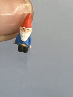 Tiny Sitting Gnome