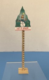 Let it snow on a measuring stick to measure snow