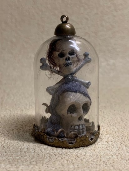 (image for) Two Skulls in Glass Dome 2 - Click Image to Close