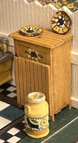 (image for) 1/48" Scale Sunflower Sue Decorated Hutch