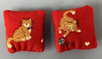 (image for) Red Cat Pillows