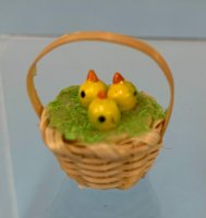 (image for) Basket with 3 Chick Heads