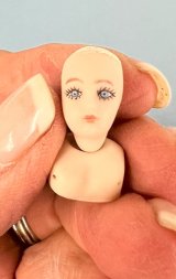(image for) Little Jumeau Head on Shoulder Plate 1