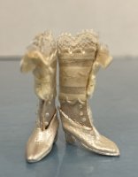 (image for) White Boots with Lace and Bow