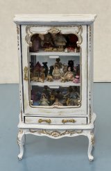 (image for) Taller Tagioni lit display cabinet with toys