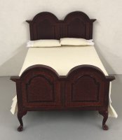 (image for) Traditional Bed with Mahogany Finish