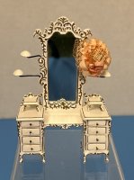 (image for) 1/24th Hat Holder in White and Gold by Bespaq