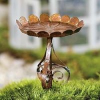 (image for) Mini Petal Birdbath