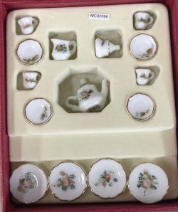 Dish Set with Delicate Flowers