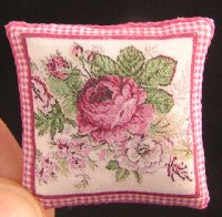 (image for) Roses on Pink Gingham Pillow