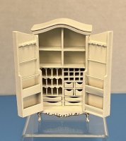 Armoire in white and gold by Bespaq