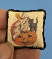 (image for) Vintage Halloween print pillow