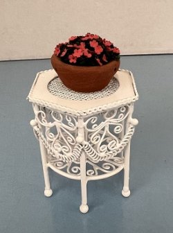 (image for) White Wire Table with Plant