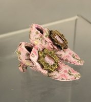 (image for) Pink Brocade Shoes with Gold Buckles