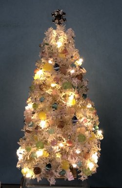 Christmas Tree in Pastel and White / lights up