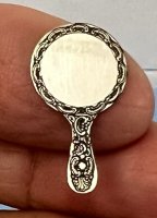 (image for) Dainty Hand Mirror