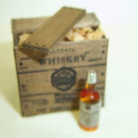 (image for) Whiskey Box with Bottle